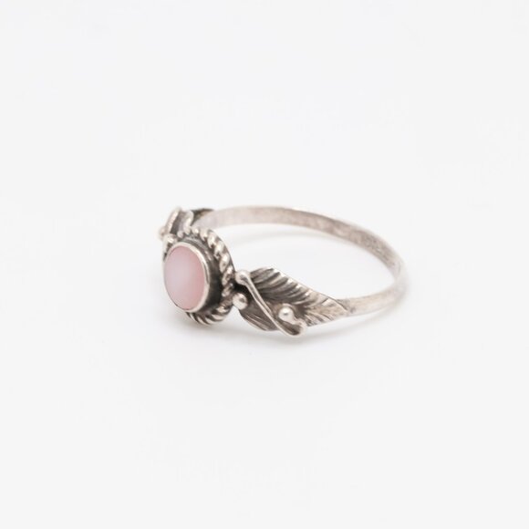 Vintage Sterling Silver MOP Round Pink Ring - Picture 3 of 8